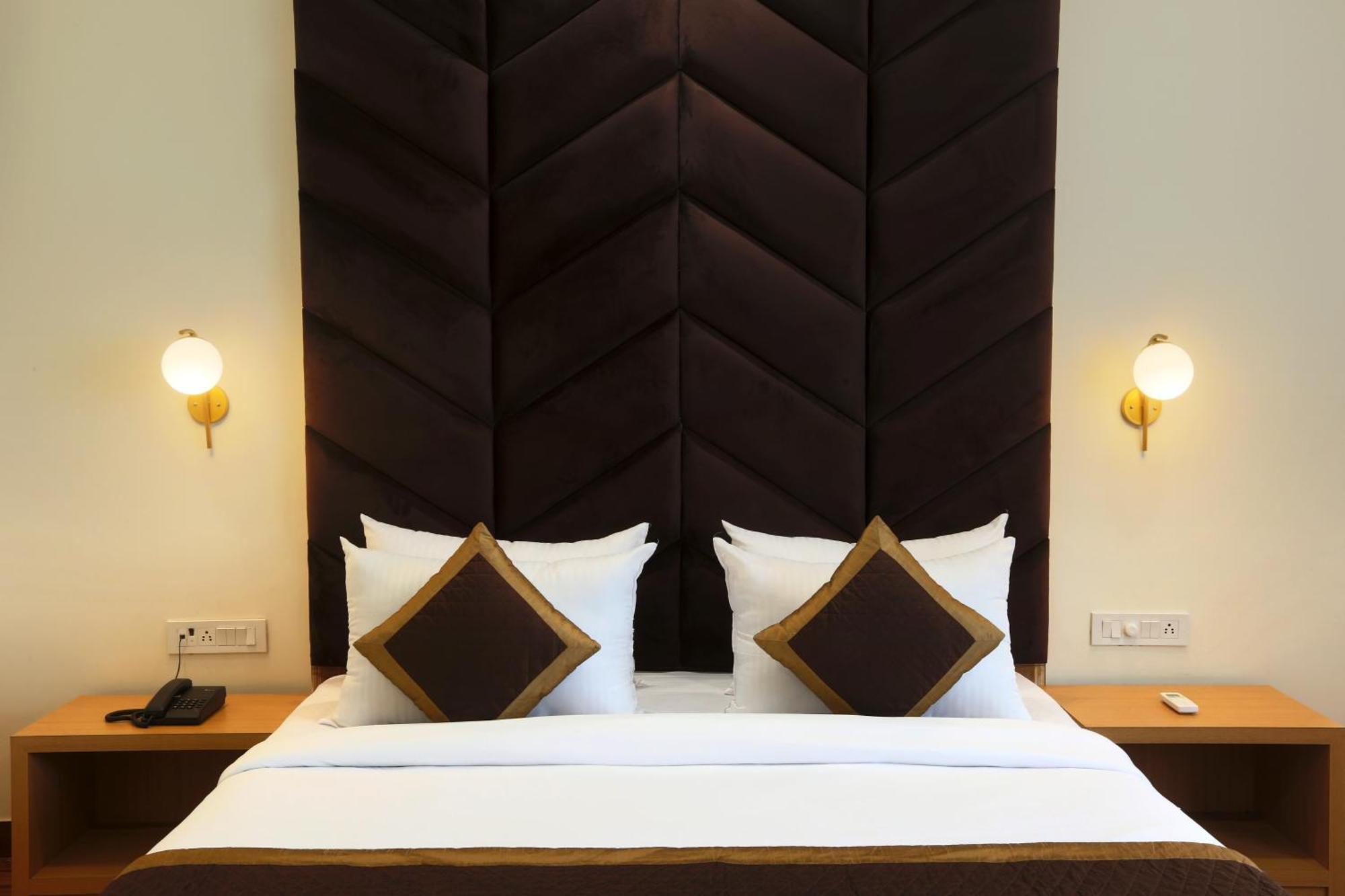 Hotel Prithvi Palace Igi Airport Delhi Нью-Дели Экстерьер фото